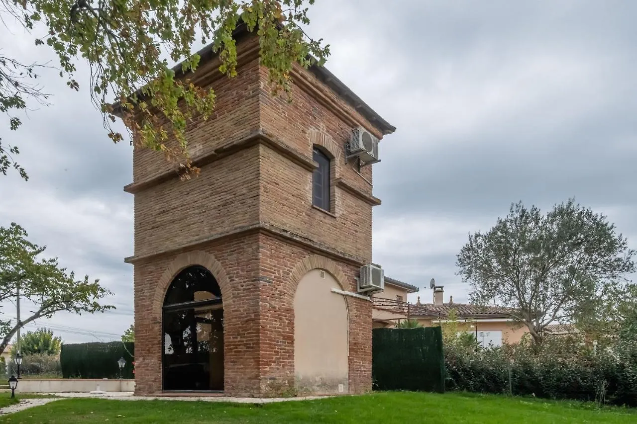 Holiday home Charmante Maison A Villemur-Sur-Tarn Avec Piscine Partagee
