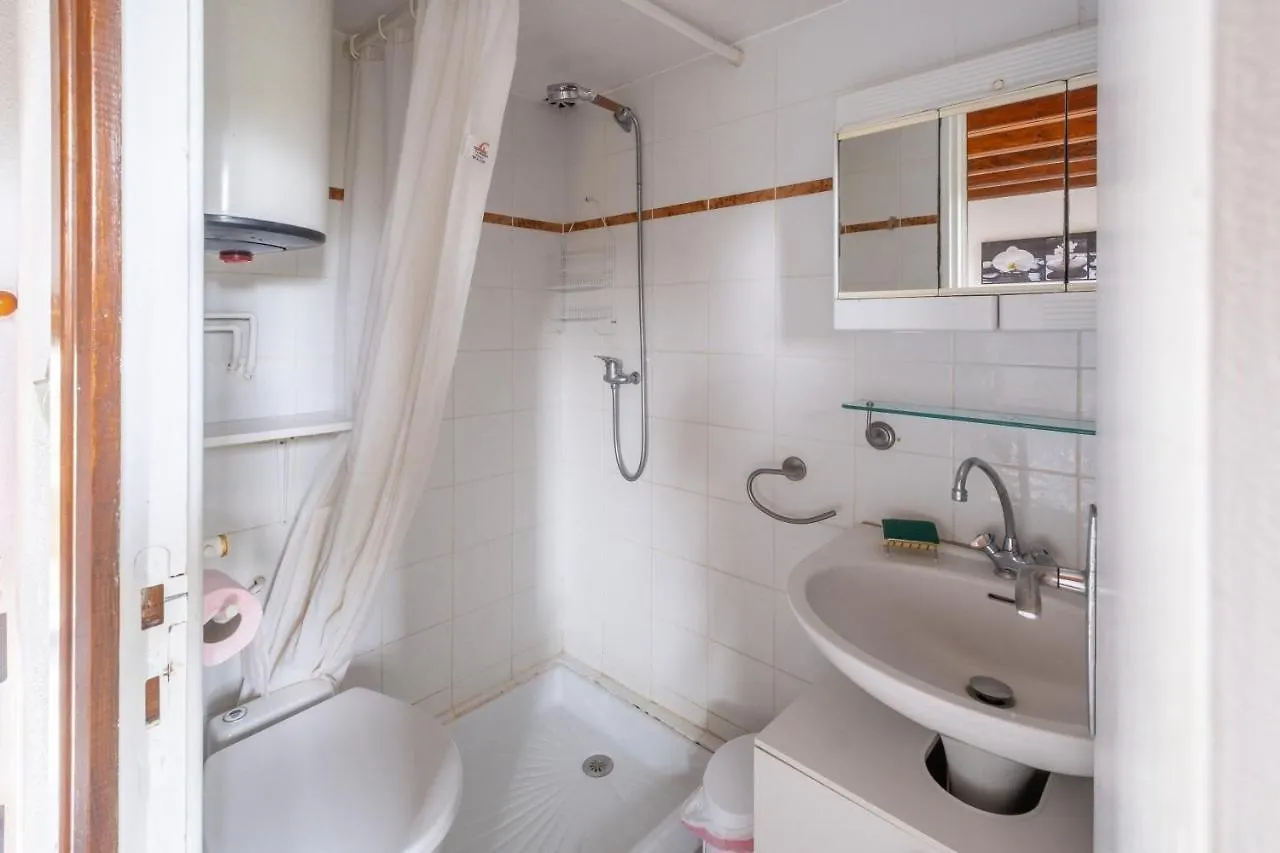 Holiday home Charmante Maison A Villemur-Sur-Tarn Avec Piscine Partagee