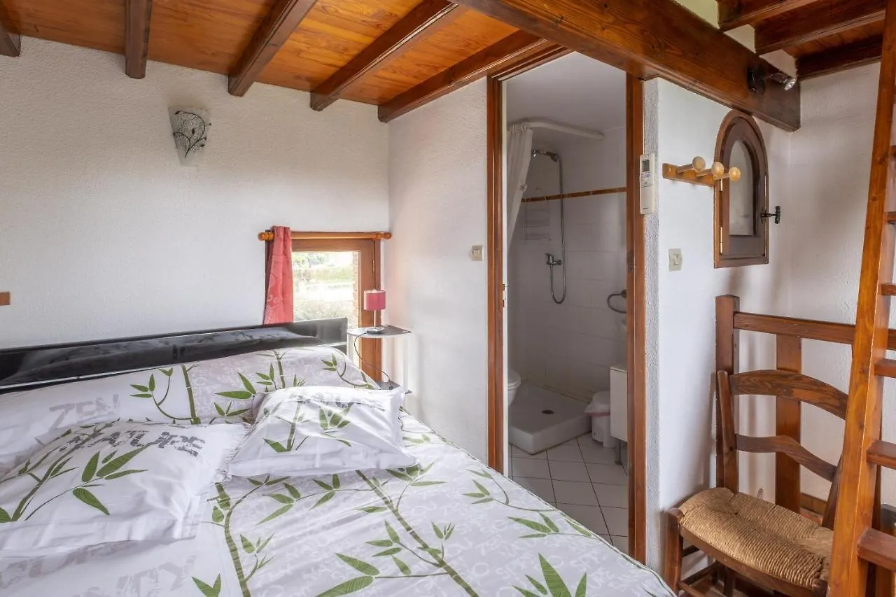 Holiday home Charmante Maison A Villemur-Sur-Tarn Avec Piscine Partagee